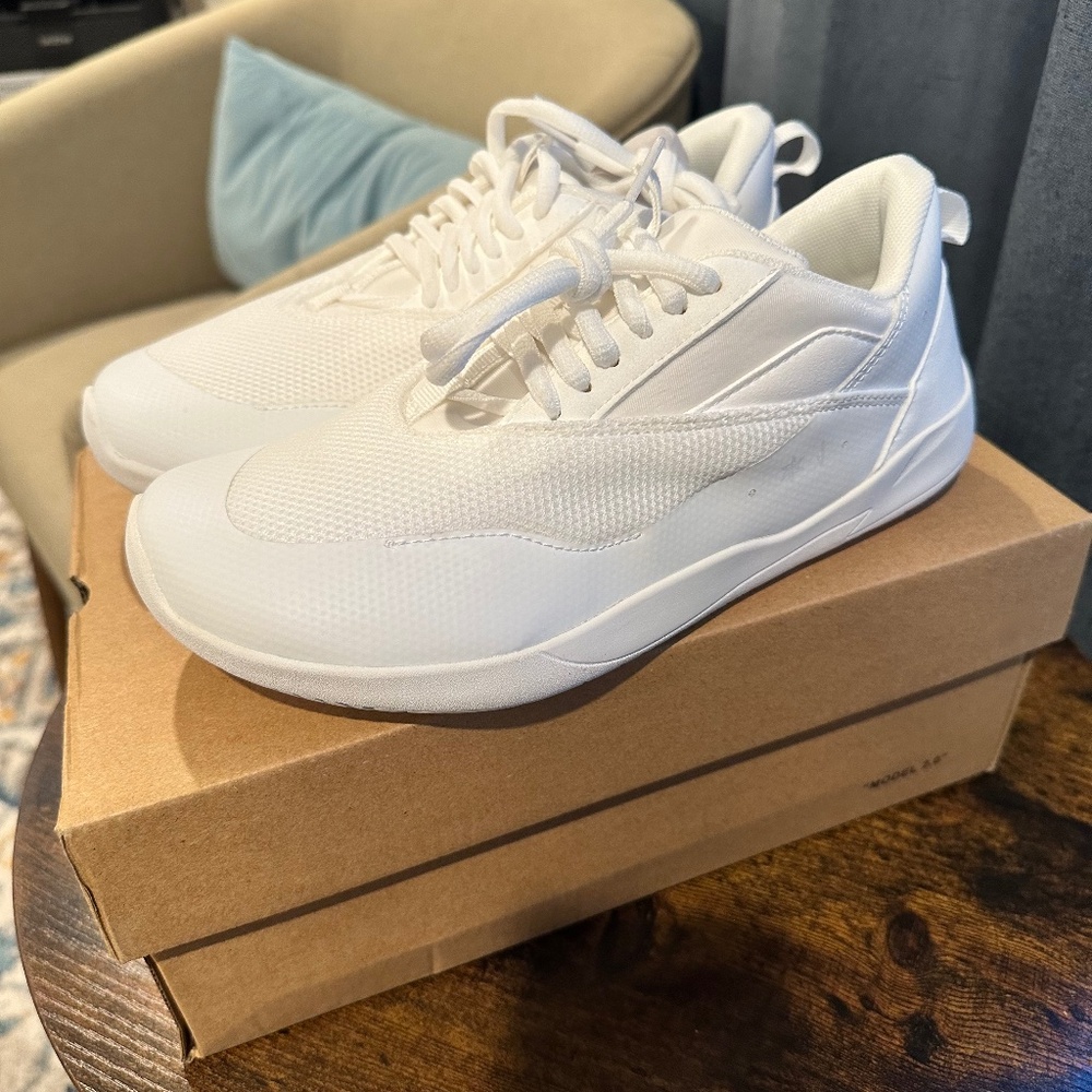 Uncivilized Sneaker Model 2.0 Triple White 6 Knees Over Toes